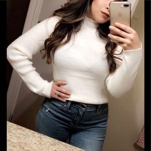 White turtle neck sweater 😍